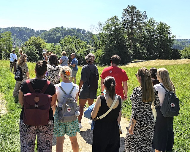 Eiken: Teamanlass der Lehrpersonen –  Ein Spaziergang durch Geschichte und Gemeinschaft