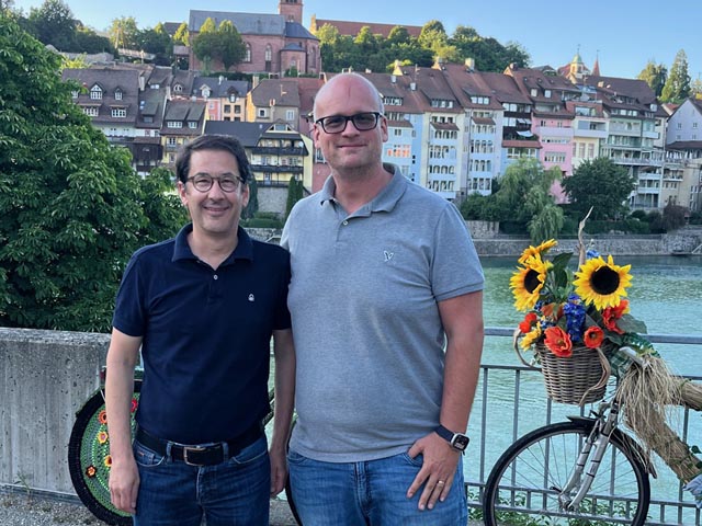 Raffael Blaser (rechts) übergibt das Präsidenten-Amt an Patrick Bernhart. Foto: zVg