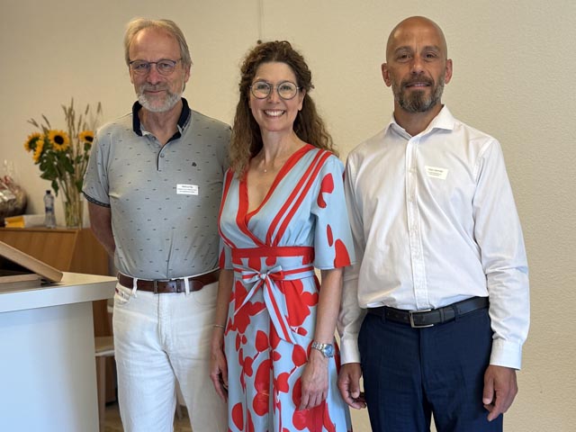 Von links: Markus Fäs, Präsident des Trägervereins, Marion Wegner-Hänggi, Co-Geschäftleiterin, und Yasin Alemdar, Co-Geschäftsleiter des Wohn- und Pflegezentrums Stadelbach nach dem offiziellen Programm. Foto: Lilia Staiger