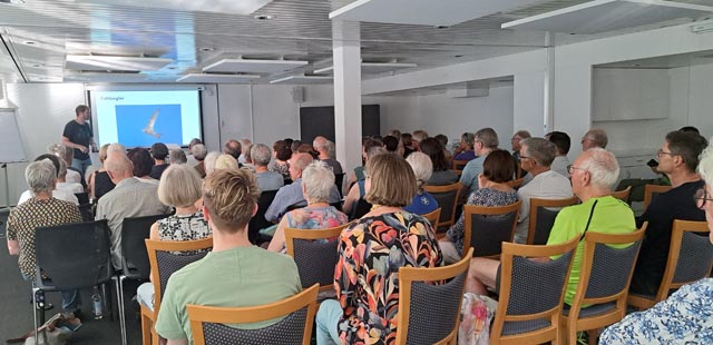 Biologe Stefan Greif von BirdLife Schweiz hielt einen eindrucksvollen Vortrag über die Flugkünstler. Foto: zVg