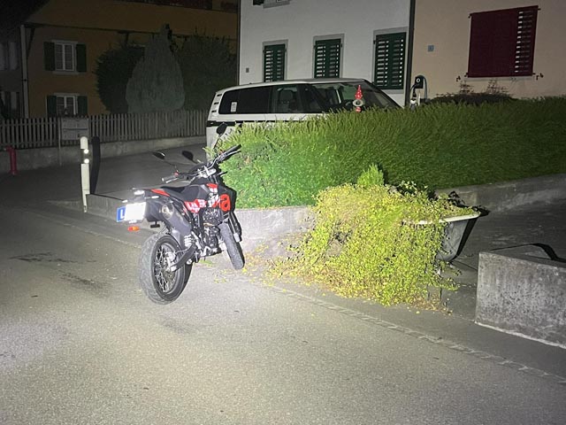 Zufikon: Motorrad-Lernfahrer verunfallt