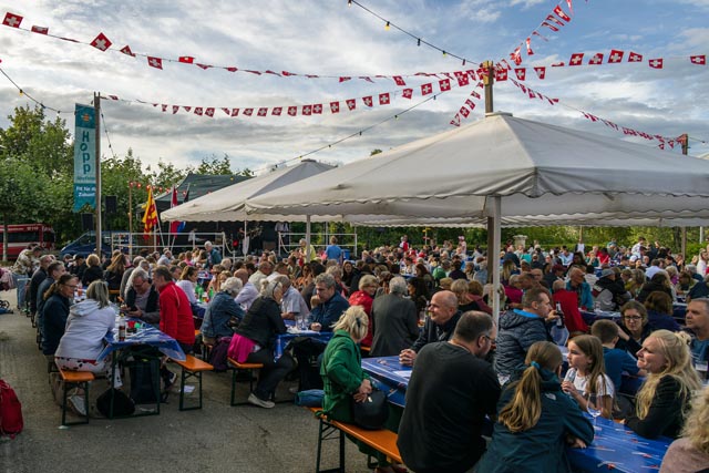 Feiern und Geniessen auf dem Kurbrunnenareal. Foto: zVg