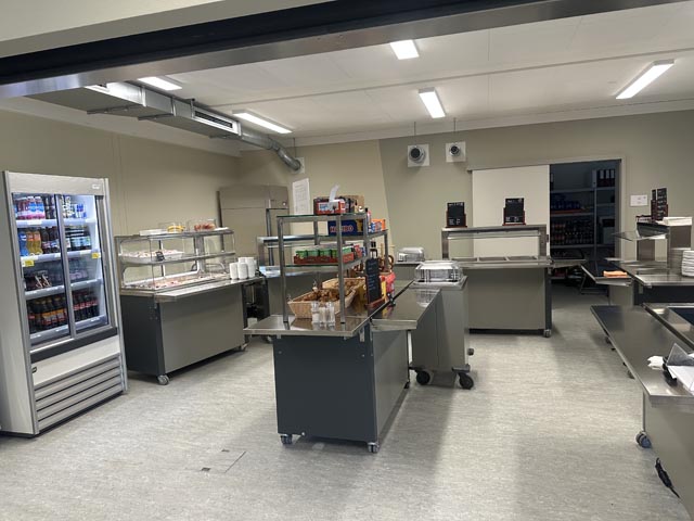 Blick in die Schulkantine. Foto: Sonja Fasler