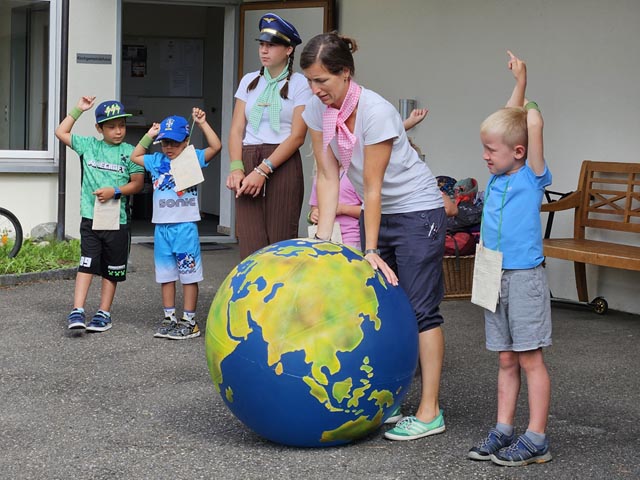 Eine kleine Weltreise führte die Kinder nach Thailand, Madagaskar und Kuba. Foto: Eva Büchli