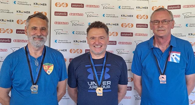 Die Medaillengewinner in der Liegendmeisterschaft der Veteranen: (von links) Walter Frey (2.), Jörg Fankhauser (Sieger) und Martin Gasser (3.) Foto: rke