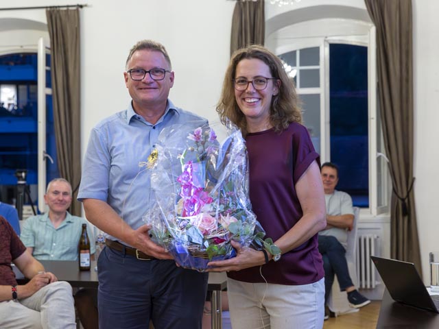 Co-Präsident Thomas Tribelhorn mit der Regierungsratskandidatin Sabine Bucher. Foto: zVg