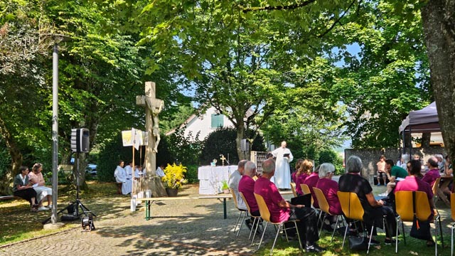 Gottesdienst im Grünen. Foto: zVg