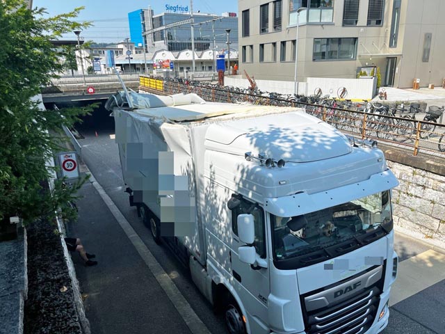 Ein ähnlicher Unfall ereignete sich nur eine Stunde später auf der Henzmannstrasse in Zofingen. Foto: Polizei AG