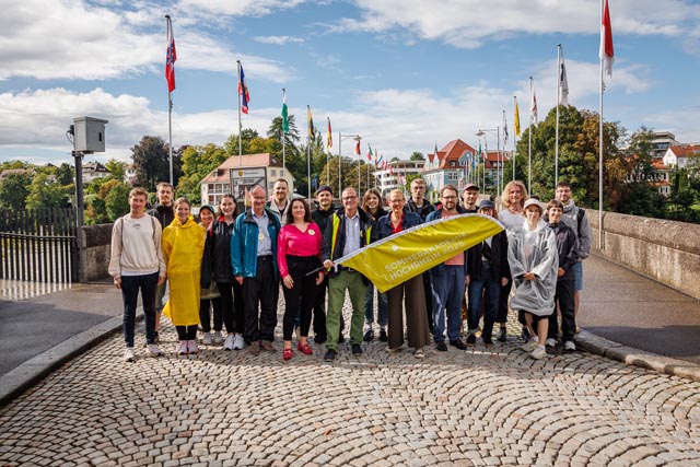 Deutschland-Schweiz-Treffen auf der Grenze der mittelalterlichen Brücke beider Rheinfelden: Politik-Verwaltung-Hochrheinkommission