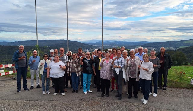 Der Kirchenchor Stein beim Halt auf dem Bözberg. Foto: Lucia Leubin
