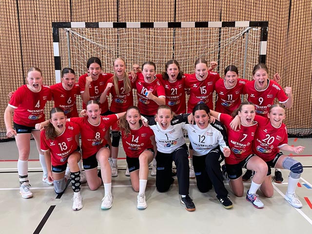 Die jubelnden U14-Elite-Mädchen. Foto: Benj Schwarz