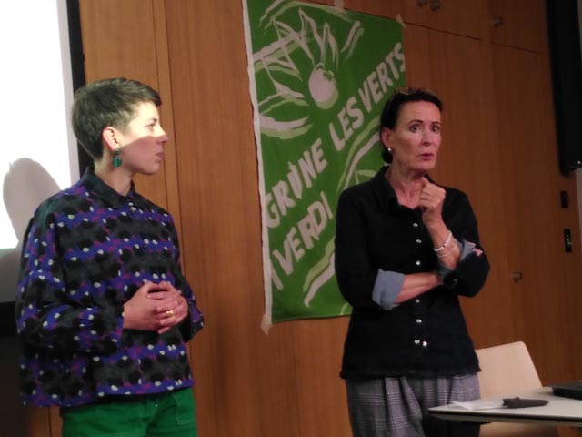 Bea Bieber und Lisa Mazzone bei der Diskussion um die Service Citoyen-Initiative