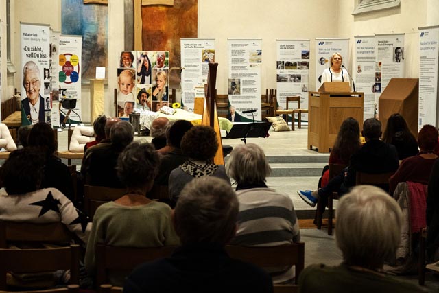 Die Wanderausstellung zur Palliative-Care-Bewegung und deren Begründerin Cicely Saunders