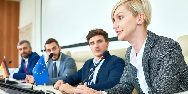 Junge Politikerinnen sind öfter als Männer Ziel sexistischer oder sexualisierter Online-Kommentare. Ziehen sie sich darauf aus der Politik zurück, verliert eine Demokratie wichtige Stimmen. Foto: zVg/AdobeStock