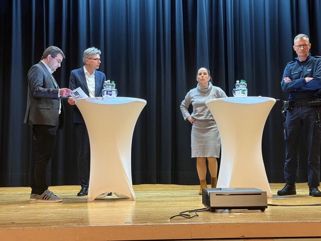 Schulleitungsforum in Lenzburg, von links: Patrick Isler-Wirth, Leiter Abteilung Volksschule, BKS, Landammann Dieter Egli, Regierungsrätin Martina Bircher, Polizeikommandant Michael Leupold