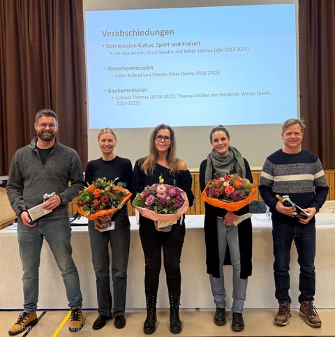 Die verabschiedeten Kommissionsmitglieder von links Benjamin Winter (BauKo), Sandra Dosé, Sabrina Keller, Jasmin De Vita (Kommission Kultur, Sport und Freizeit), Thomas Müller (BauKo). Foto: zVg