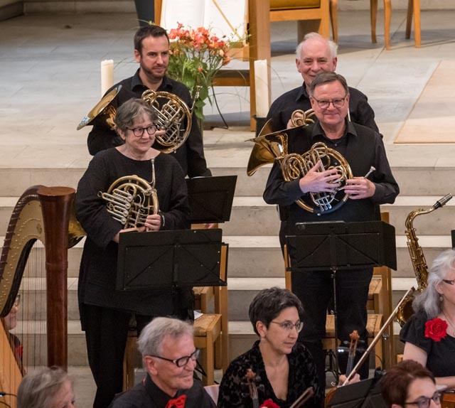 Die vier Hornisten leiten das Konzert ein.