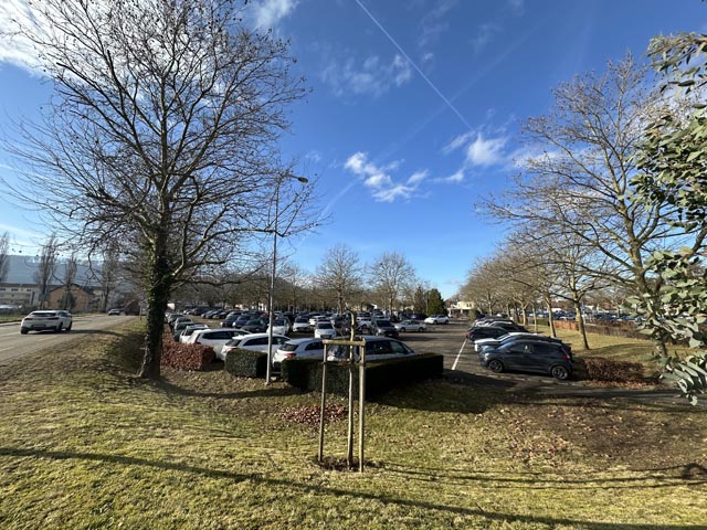 Der Parkplatz im Breitenloh wird komplett aufgehoben. Hier wird eine Wohnüberbauung entstehen. Foto: Sonja Fasler