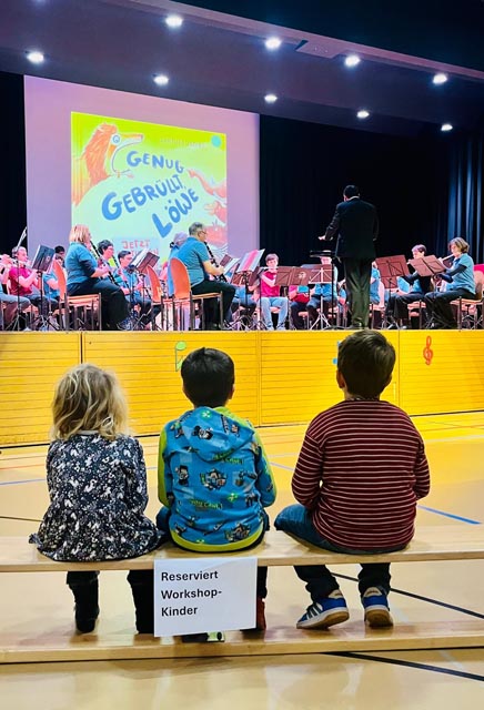 Gebannt verfolgten die Kinder eine Bilderbuchgeschichte.