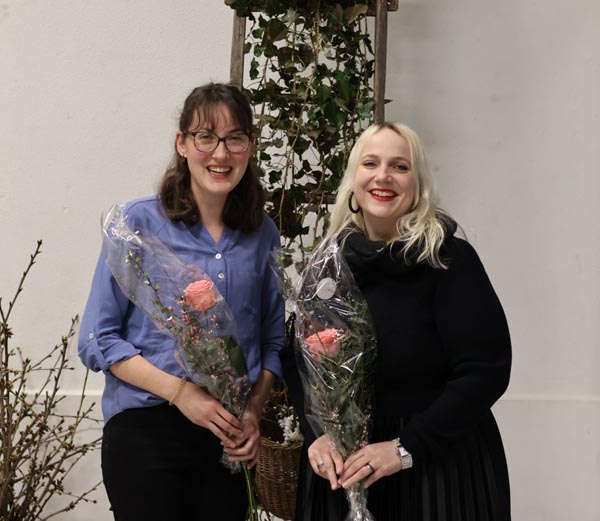 Weiterbildung zur Bäuerin erfolgreich abgeschlossen (von links): Anja Schreiber und Deborah Urich. Foto: zVg