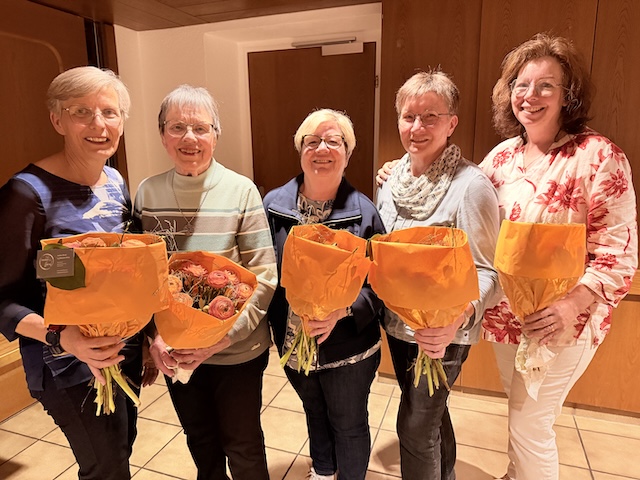 Von links: Hermine Froidevaux, Barbara Stäuble, Marianne Amsler. Käthi Steffen und Alexandra Leimgruber; auf den Foto fehlt Uschi Bruchertseifer. Foto: zVg