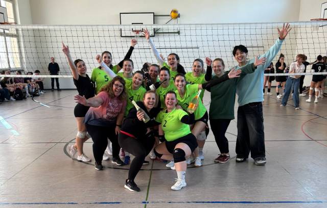 Die 4.-Liga-Damen von Volley Smash 05 Laufenburg-Kaisten feiern ihren Sieg und den Aufstieg in die 3. Liga Classic.