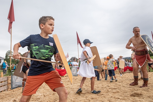 Beim Gladiatoren-Drop-in schlüpft man selbst in die Rolle der Helden der Arena. Foto: © Augusta Raurica