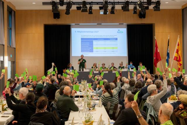 Die Delegierten genehmigen die Jahresrechnung 2025 und das Budget 2026 von BirdLife Aargau, präsentiert durch Kassier Martin Kaiser. Foto: zVg