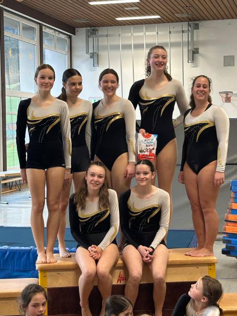 Die Turnerinnen der Kategorie 5 und die Damen. Foto: zVg  