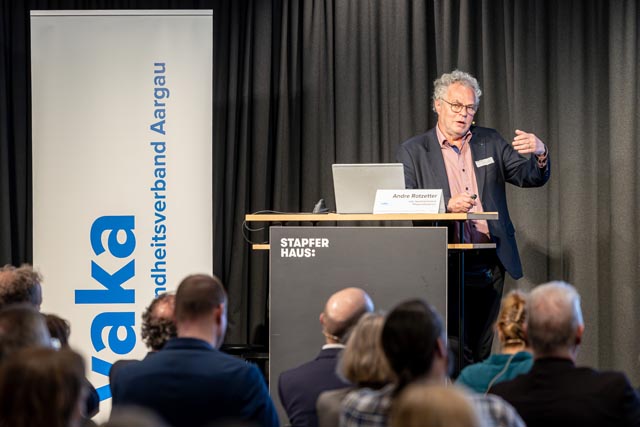 Andre Rotzetter, Spartenpräsident Pflegeinstitutionen, erklärte, warum zu wenige Pflegeheimplätze uns teuer zu stehen kommen. Foto: Frédéric Giger