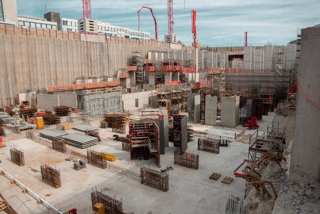 Die Arbeiten vor Ort verlaufen planmässig. Die Aushubarbeiten wurden inzwischen erfolgreich abgeschlossen. Foto: Flex-Base