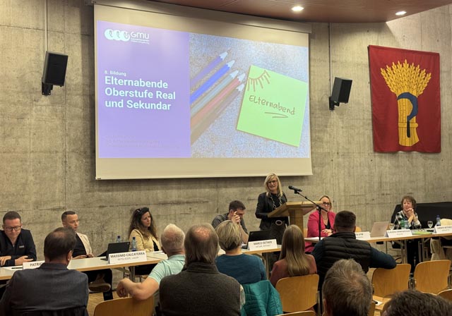  Claudia Emmenegger, Bildungsverantwortliche, präsentiert die Tätigkeit des Vereins im Bereich Bildung 2024. Foto: Lilia Staiger